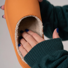 Afbeelding in Gallery-weergave laden, FeelFree Winterslippers - ergonomische & anti-slip Winterslipper